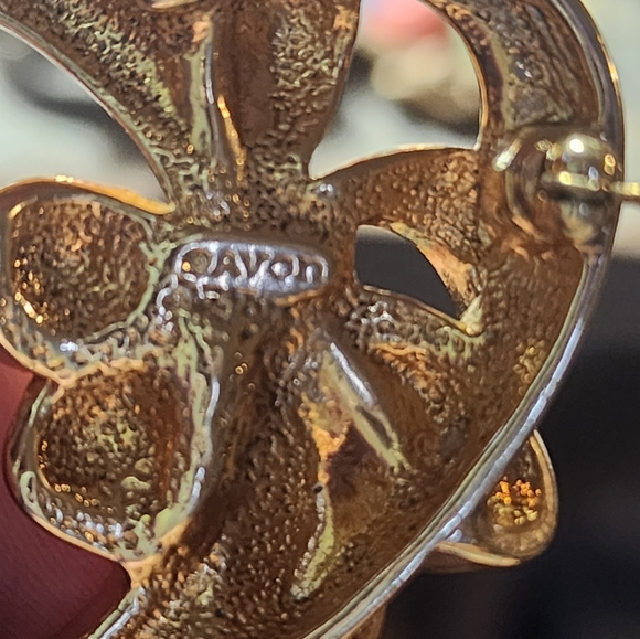 Avon 1990s Gold w Red Gemstone Heart and Bow and Enamel Red Hat Brooch Set - Picture 6 of 7